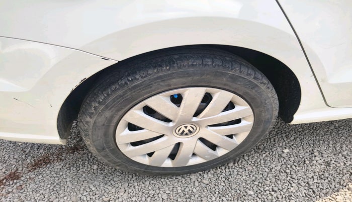 2017 Volkswagen Ameo COMFORTLINE 1.2L, Petrol, Manual, 1,90,905 km, tyre