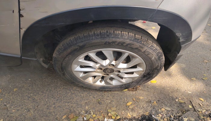 2016 Mahindra Kuv100 K8 6 STR, Petrol, Manual, 1,30,546 km, tyre