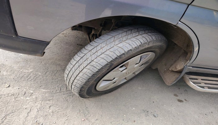 2022 Maruti Eeco 5 STR AC CNG (O), Petrol, Manual, 22,608 km, tyre