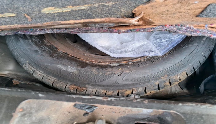 2016 Renault Kwid RXT 0.8, Petrol, Manual, 52,259 km, tyre