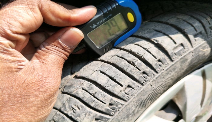 2013 Maruti Alto 800 LXI, Petrol, Manual, 20,753 km, tyre