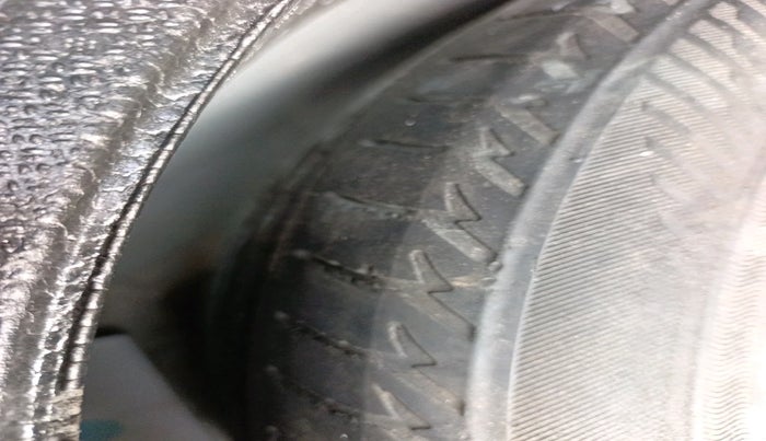 2016 Toyota Camry HYBRID, Hybrid, Automatic, 86,342 km, tyre