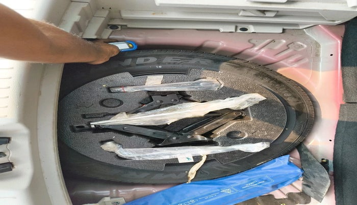 2020 Mahindra XUV300 W8 (O) 1.2 PETROL, Petrol, Manual, 55,190 km, tyre