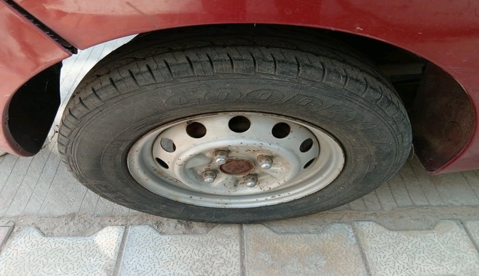 2014 Hyundai Eon ERA +, Petrol, Manual, 37,363 km, tyre