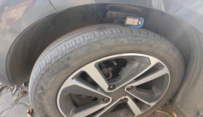 2021 Tata ALTROZ XZ PETROL, Petrol, Manual, 54,499 km, tyre