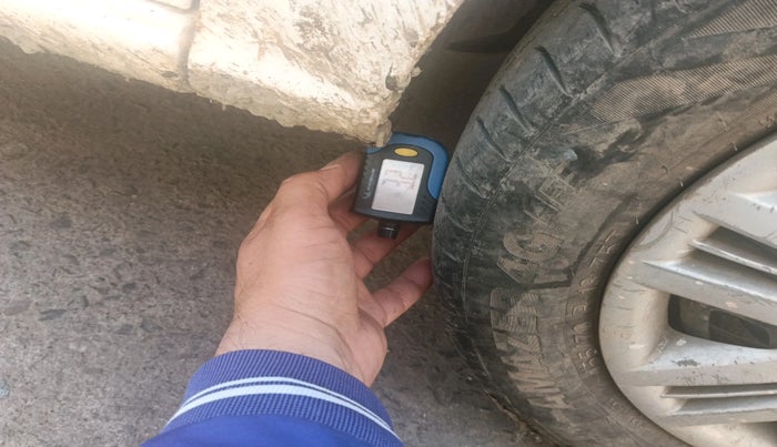 2011 Hyundai Santro Xing GLS, Petrol, Manual, 2,90,083 km, tyre