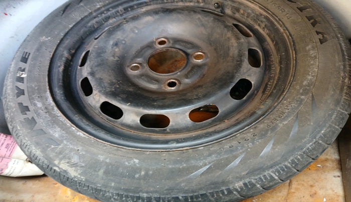 2011 Ford Figo ZXI 1.2 PETROL, Petrol, Manual, 70,661 km, tyre