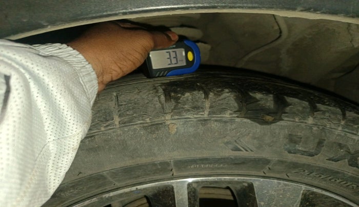 2019 Mahindra XUV300 W8 (O) 1.5 DIESEL AMT, Diesel, Automatic, 1,28,955 km, tyre