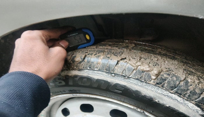 2016 Mahindra Kuv100 K2 6 STR, Petrol, Manual, 38,498 km, tyre