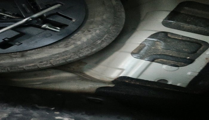 2016 Mahindra Kuv100 K2 6 STR, Petrol, Manual, 38,498 km, tyre