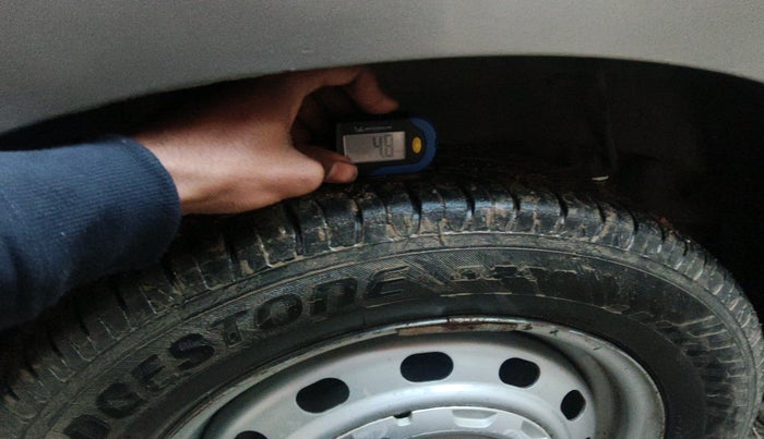 2016 Mahindra Kuv100 K2 6 STR, Petrol, Manual, 38,498 km, tyre