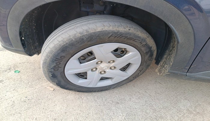 2022 Hyundai VENUE S 1.2, Petrol, Manual, 62,061 km, tyre