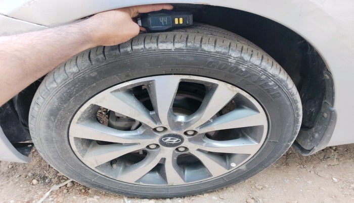 2014 Hyundai Verna FLUIDIC 1.6 CRDI SX, Diesel, Manual, 86,690 km, tyre