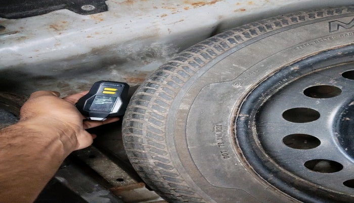 2014 Hyundai Verna FLUIDIC 1.6 CRDI SX, Diesel, Manual, 86,690 km, tyre