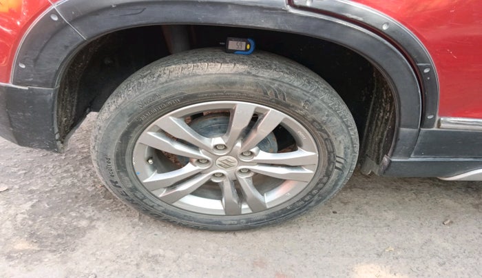 2017 Maruti Vitara Brezza VDI (O), Diesel, Manual, 1,13,069 km, tyre