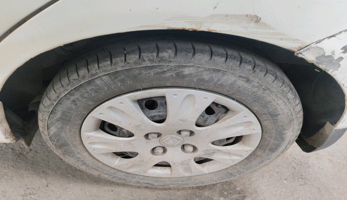 2011 Honda Brio S(O) MT, Petrol, Manual, 1,98,983 km, tyre