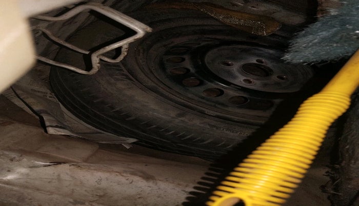 2011 Honda Brio S(O) MT, Petrol, Manual, 1,98,983 km, tyre