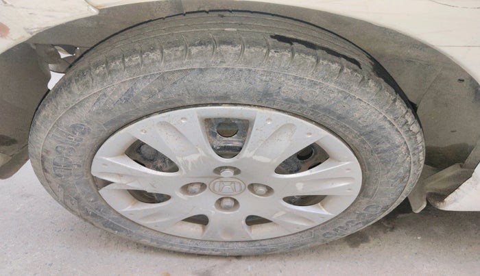 2011 Honda Brio S(O) MT, Petrol, Manual, 1,98,983 km, tyre