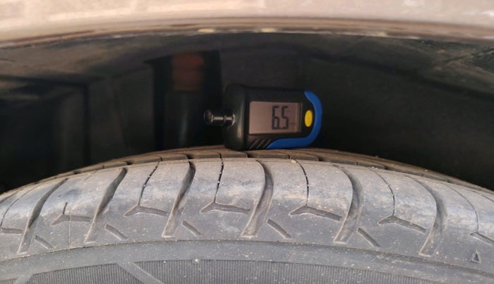 2013 Maruti Ertiga ZDI, Diesel, Manual, 1,24,152 km, tyre