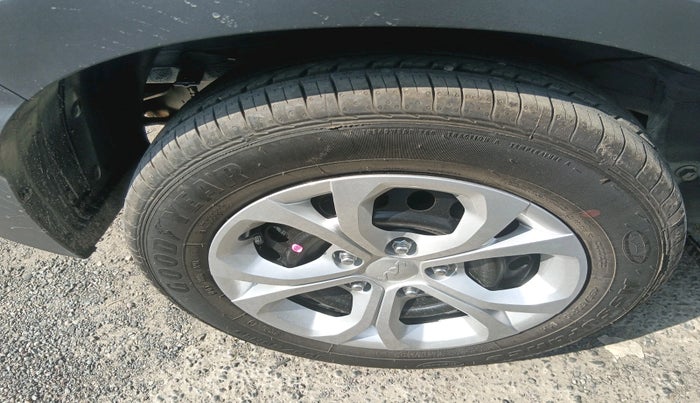 2025 KIA SONET HTE (O) 1.2 Petrol MT, Petrol, Manual, 184 km, tyre