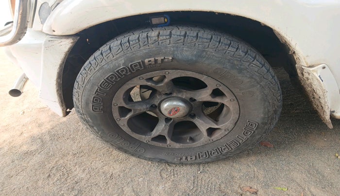 2011 Mahindra Scorpio VLX 2WD, Diesel, Manual, 1,65,326 km, tyre