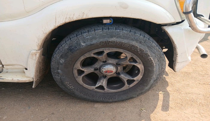 2011 Mahindra Scorpio VLX 2WD, Diesel, Manual, 1,65,326 km, tyre