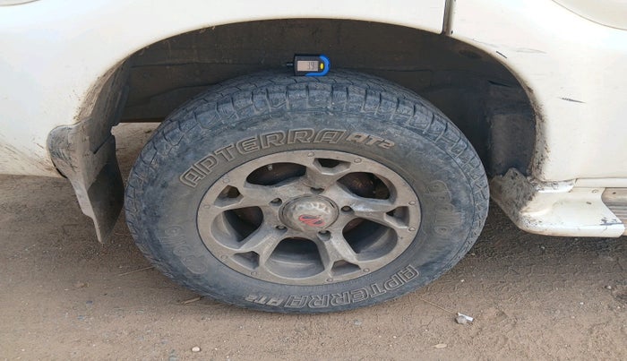 2011 Mahindra Scorpio VLX 2WD, Diesel, Manual, 1,65,326 km, tyre