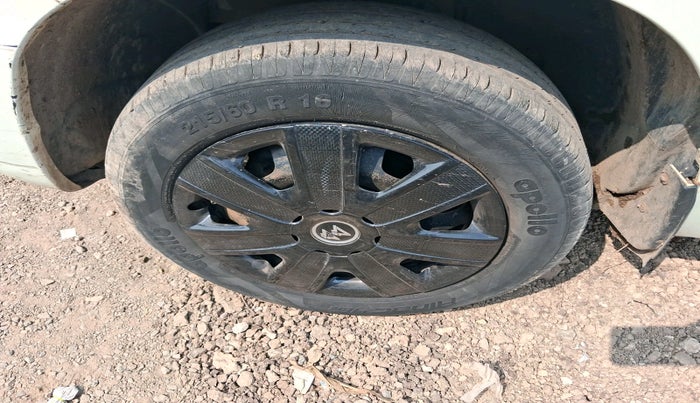 2014 Nissan Terrano XL D THP 110 PS, Diesel, Manual, 1,57,382 km, tyre