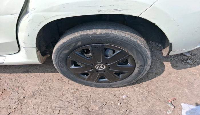 2014 Nissan Terrano XL D THP 110 PS, Diesel, Manual, 1,57,382 km, tyre