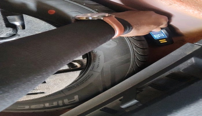 2018 Volkswagen Polo COMFORTLINE 1.0L MPI, Petrol, Manual, 71,284 km, tyre