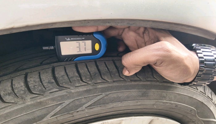 2015 Maruti Ertiga VXI CNG, Petrol, Manual, 85,178 km, tyre