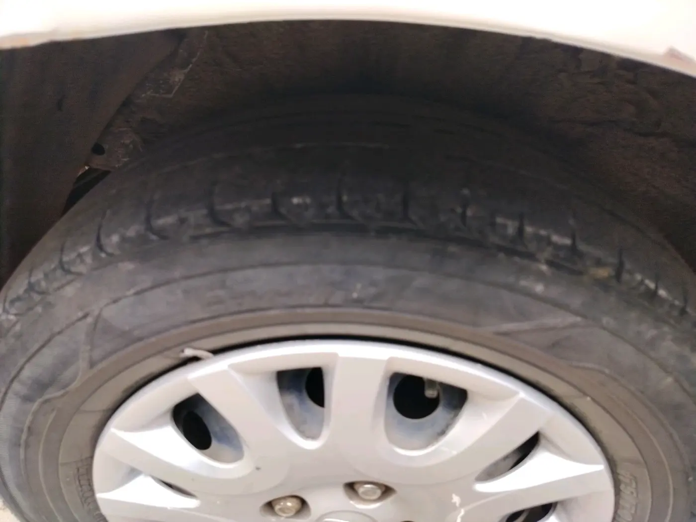 2011 Hyundai i20 MAGNA 1.2, Petrol, Manual, 87,638 km, tyre
