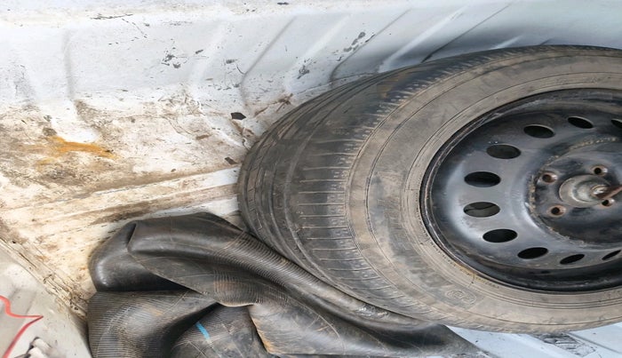 2012 Toyota Etios GD, Diesel, Manual, 2,49,996 km, tyre