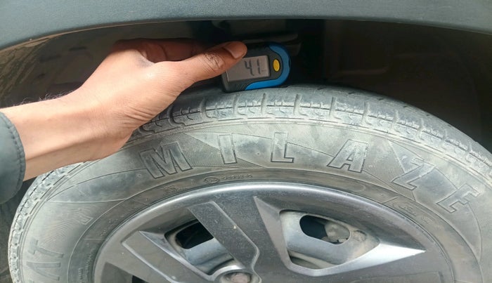 2016 Renault Kwid RXT 1.0, Petrol, Manual, 48,062 km, tyre