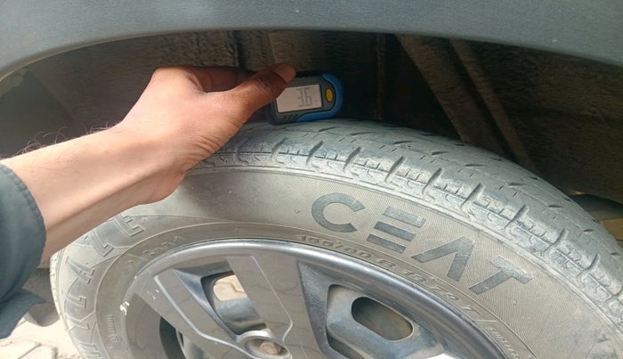 2016 Renault Kwid RXT 1.0, Petrol, Manual, 48,062 km, tyre