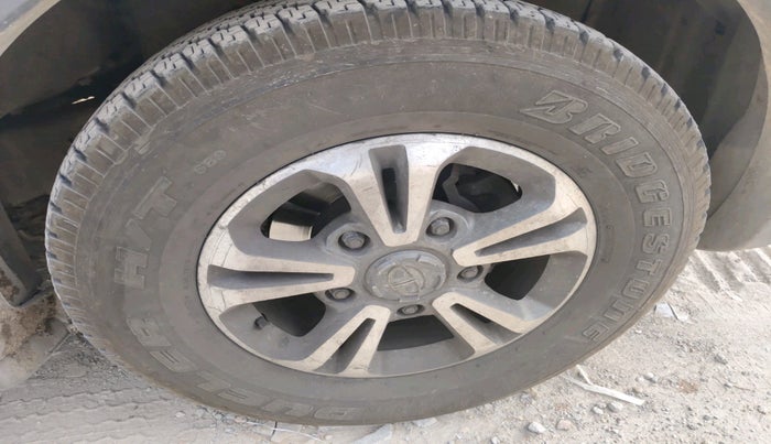 2018 Tata Hexa XE 4X2 7 STR, Diesel, Manual, 1,82,899 km, tyre