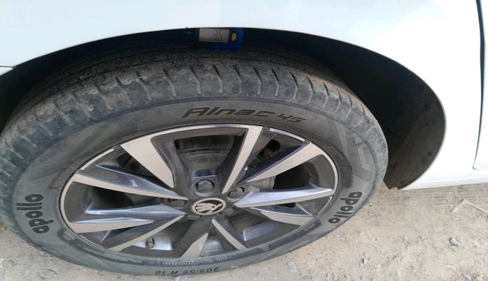 2023 Skoda SLAVIA STYLE 1.0L TSI MT, Petrol, Manual, 96,186 km, tyre