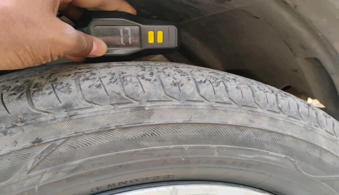 2013 Maruti Swift VDI, Diesel, Manual, 2,90,550 km, tyre