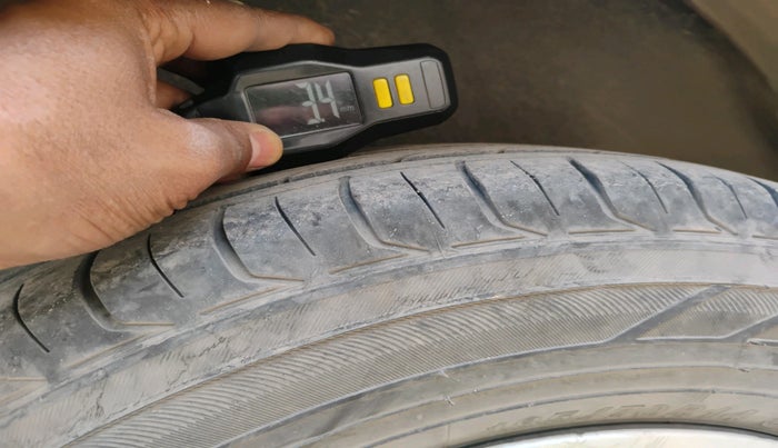 2013 Maruti Swift VDI, Diesel, Manual, 2,90,550 km, tyre