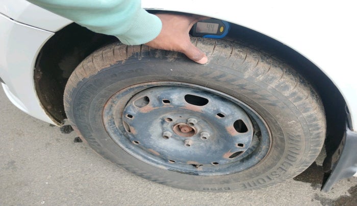 2011 Volkswagen Vento HIGHLINE DIESEL 1.6, Diesel, Manual, 96,644 km, tyre