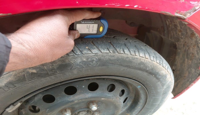 2012 Honda Brio S MT, Petrol, Manual, 1,70,480 km, tyre