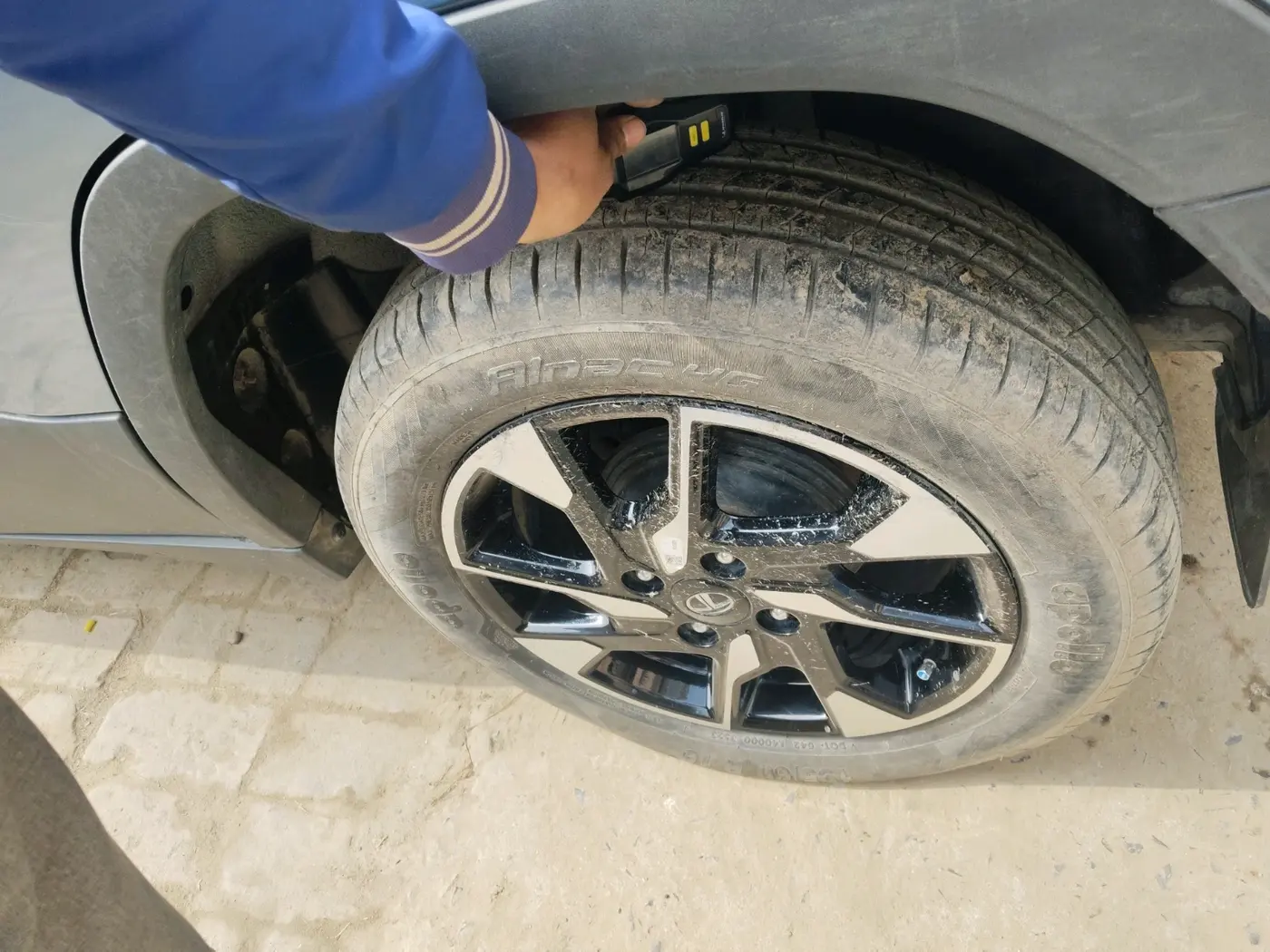 2023 Tata PUNCH CREATIVE  MT, Petrol, Manual, 6,529 km, tyre