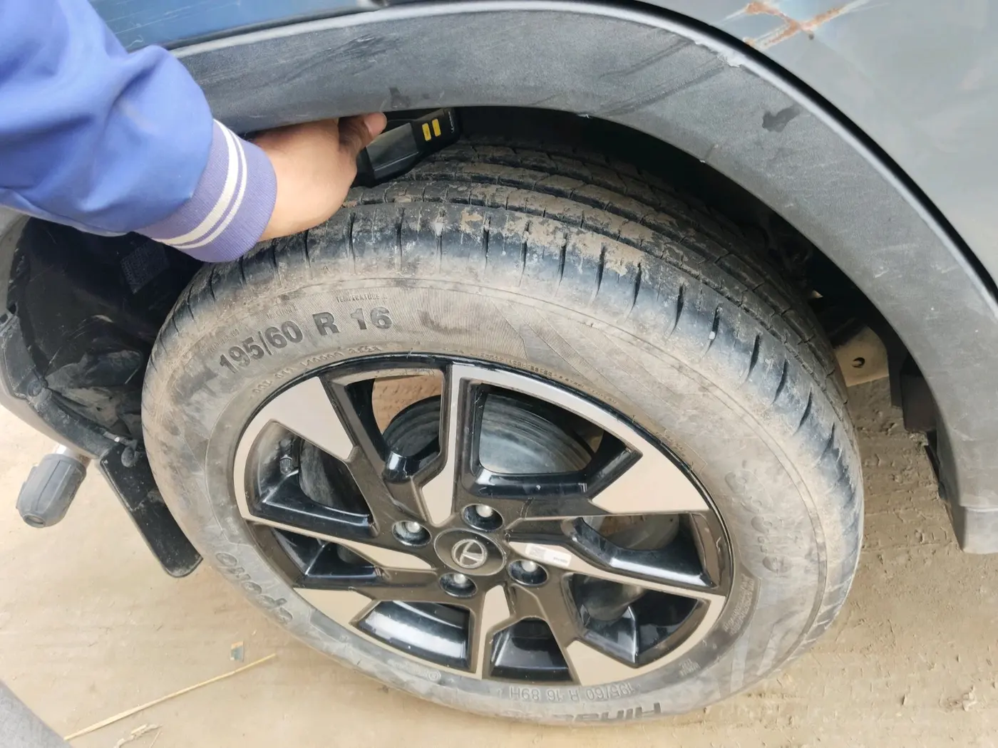 2023 Tata PUNCH CREATIVE  MT, Petrol, Manual, 6,529 km, tyre