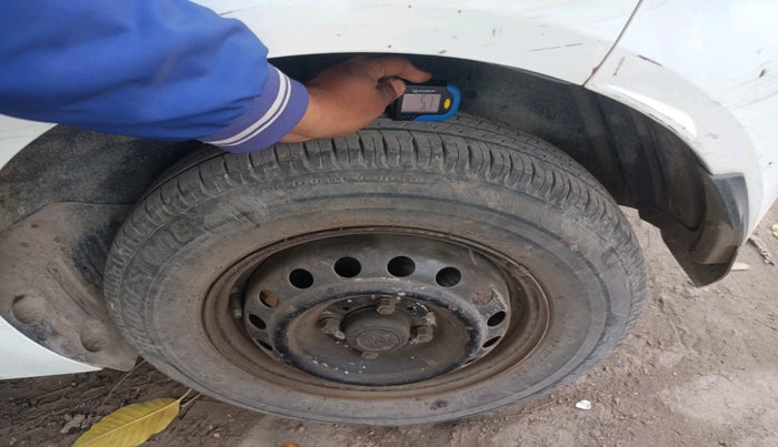 2022 Tata ALTROZ XE PLUS PETROL, Petrol, Manual, 25,203 km, tyre