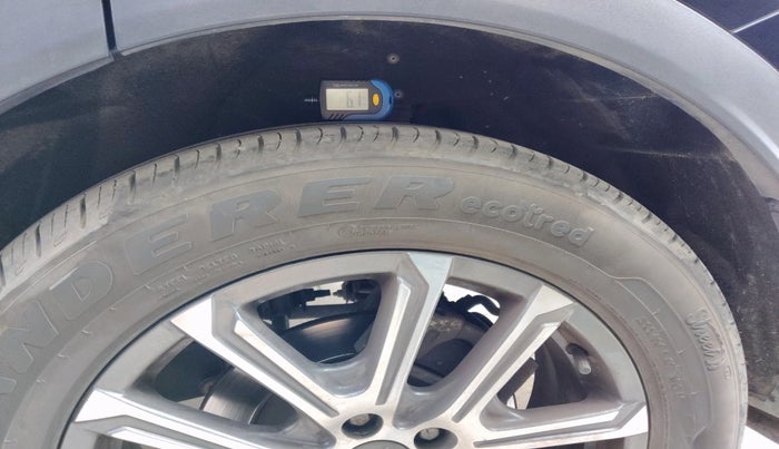 2023 Mahindra XUV700 AX 7 LUXURY D AT 7 STR, Diesel, Automatic, 40,596 km, tyre