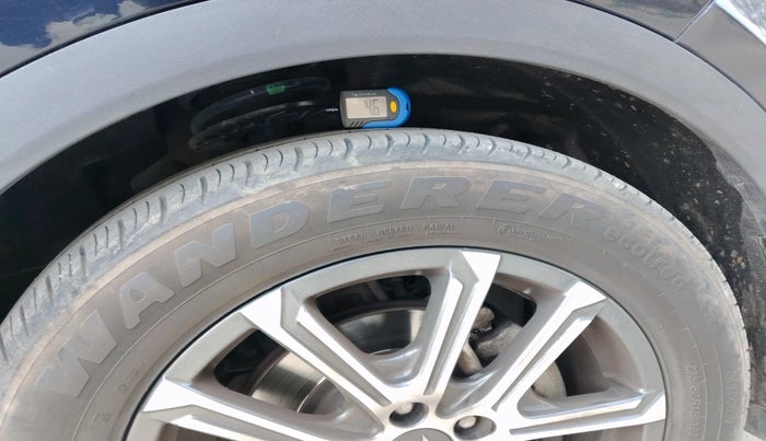 2023 Mahindra XUV700 AX 7 LUXURY D AT 7 STR, Diesel, Automatic, 40,596 km, tyre