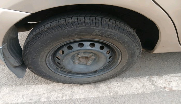 2011 Toyota Etios G, Petrol, Manual, 1,07,199 km, tyre