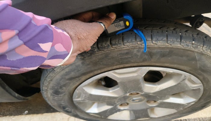 2019 Renault Kwid CLIMBER 1.0 AMT, Petrol, Automatic, 30,753 km, tyre