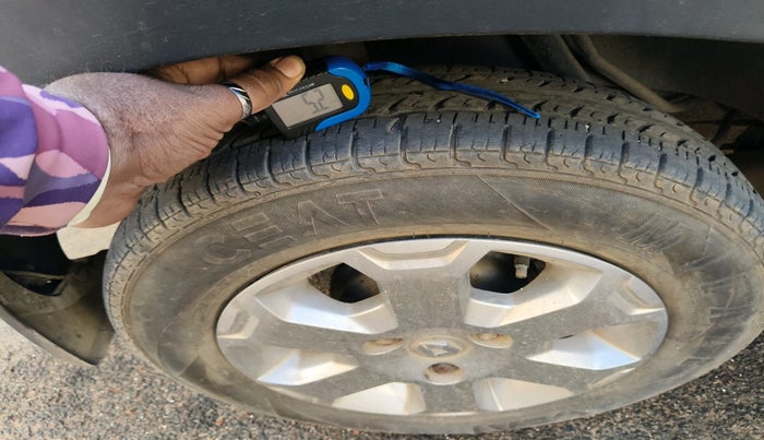 2019 Renault Kwid CLIMBER 1.0 AMT, Petrol, Automatic, 30,753 km, tyre