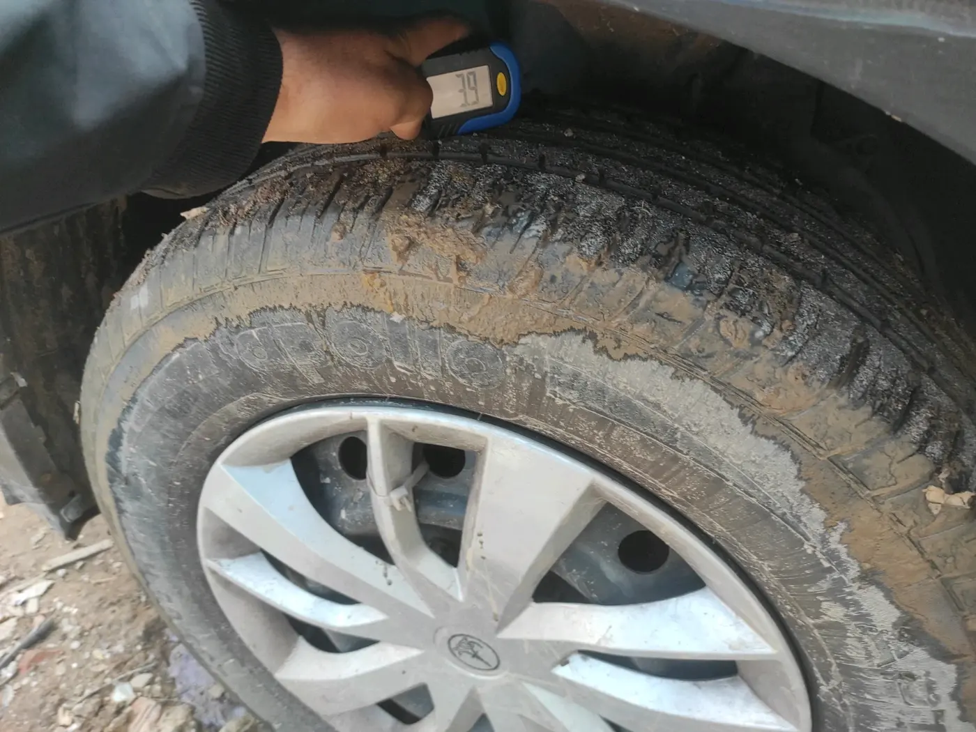 2015 Mahindra XUV500 W6, Diesel, Manual, 1,17,054 km, tyre
